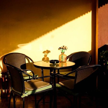 Collosal Apartment With Garden Бухарест Экстерьер фото