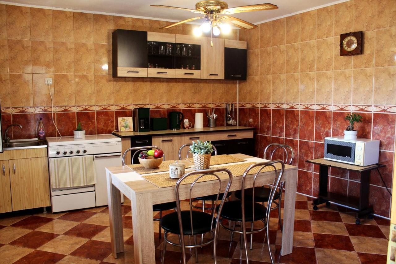 Collosal Apartment With Garden Бухарест Экстерьер фото