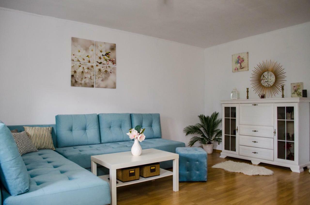 Collosal Apartment With Garden Бухарест Экстерьер фото