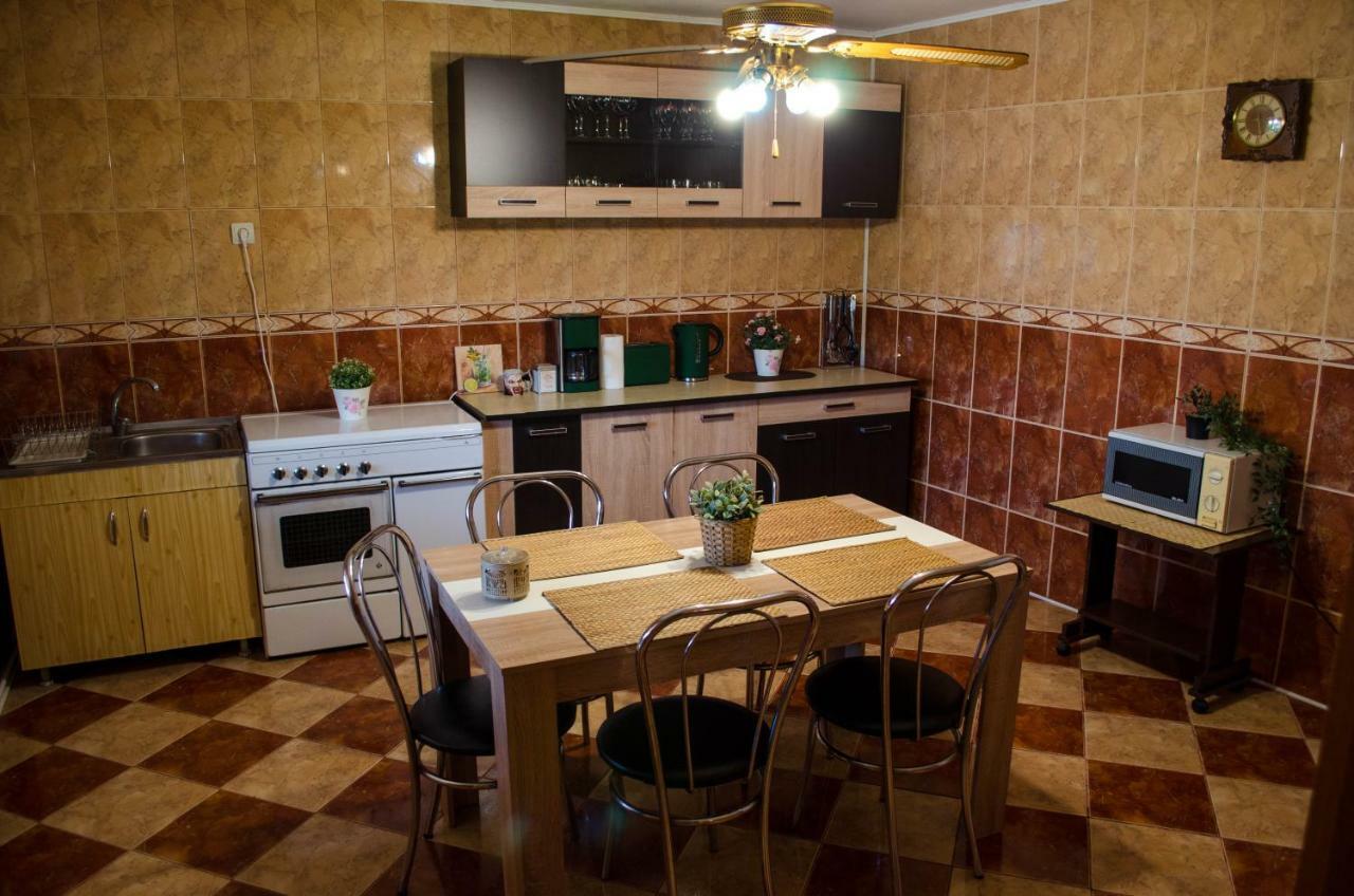 Collosal Apartment With Garden Бухарест Экстерьер фото